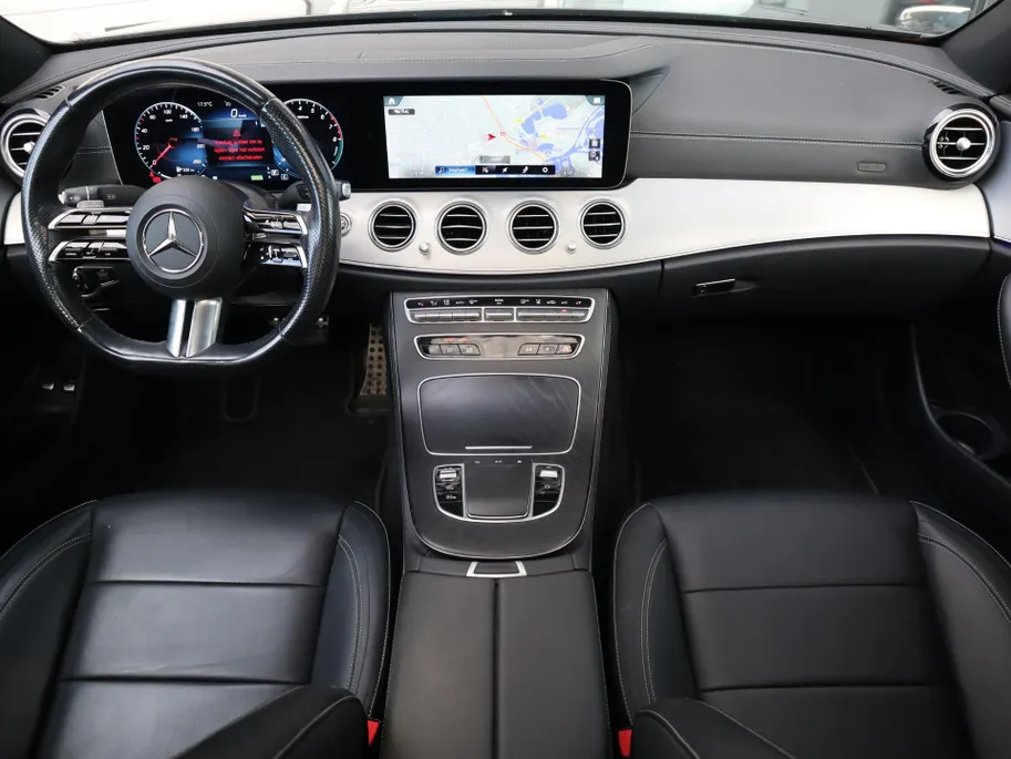Mercedes-Benz E-Klasse 300 e AMG Line l Trekhaak l Panoramadak l Keyless l stoelverwarming