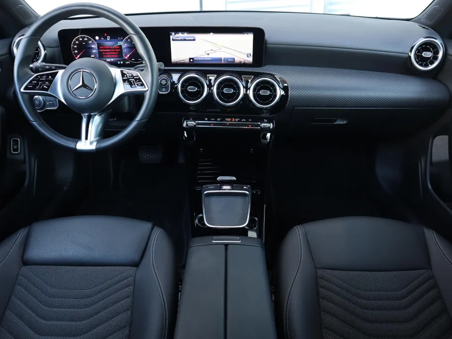 Mercedes-Benz CLA Shooting Brake 180 Business Solution Luxury l Keyless l Achteruitrij camera l Stoelverwarming