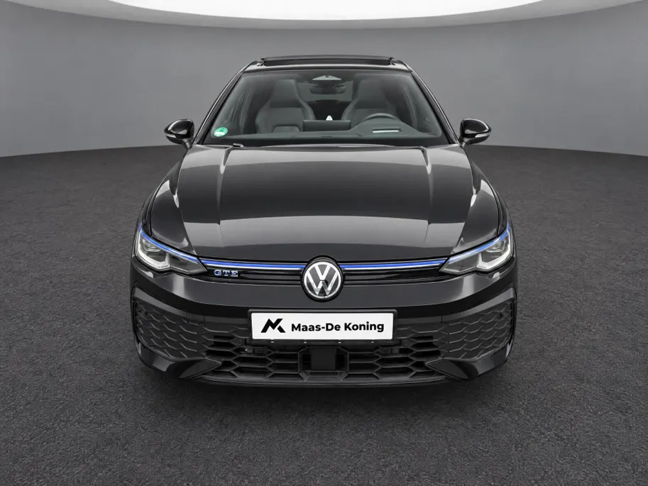 Volkswagen Golf 1.5 272pk DSG eHybrid GTE · Panoramadak · Camera · Alarm · Wegklapbare Trekhaak · Garantie t/m 18-12-2030 of 100.000km