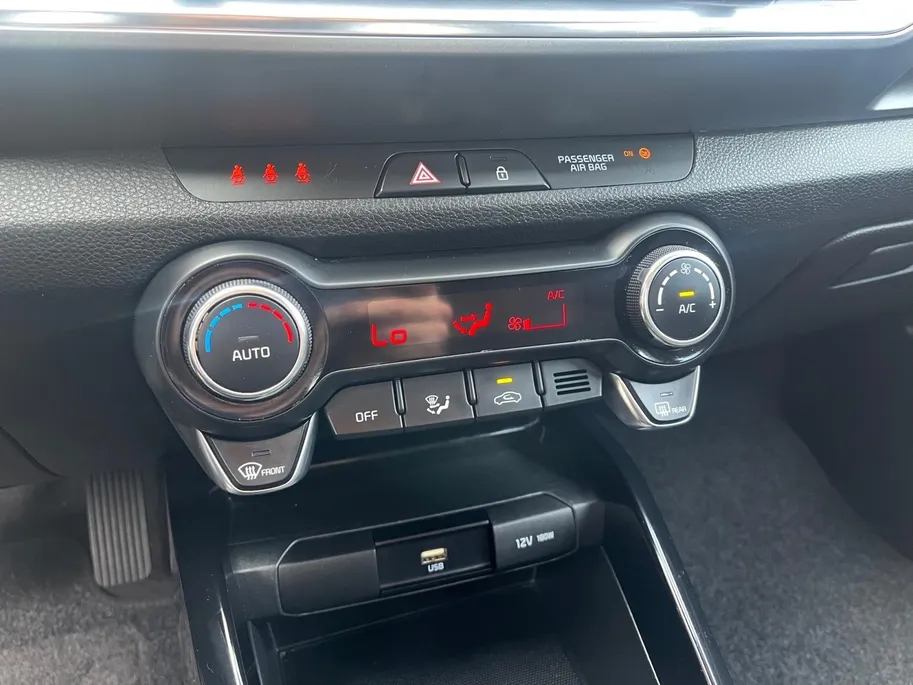 Kia Stonic 1.0i Turbo DynamicLine Automaat |  Two-tone lak | Apple Carplay / Android Auto | Airco |  Elektrische ramen | Camera | Parkeersensoren | Lichtmetalen velgen |