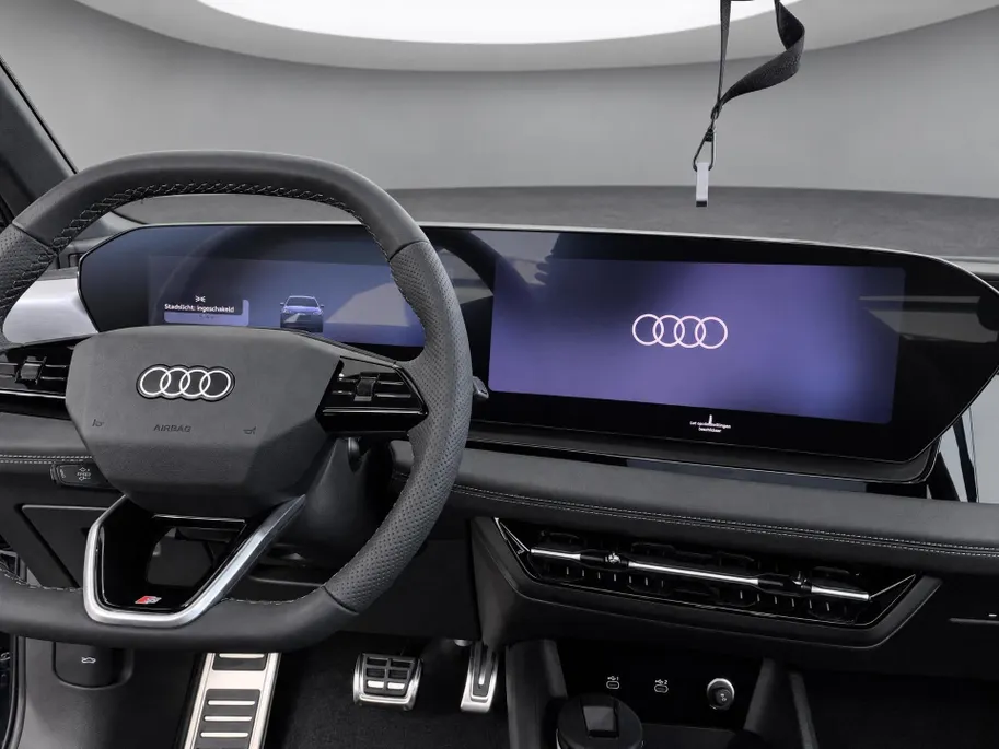 Audi Q6 e-tron S edition 83 kWh 252 PK · Adaptieve luchtvering · Glazen panoramadak · Trekhaak elek. wegklapbaar