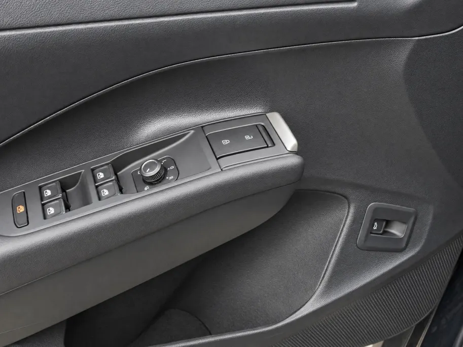 Volkswagen T-Roc 1.5 eTSI 150pk DSG R-Line First Edition · Camera · Apple/Android Car Play · Elek. Achterklep · Matrix LED · Stoel-& Stuurverwarming · 18'' Inch ·