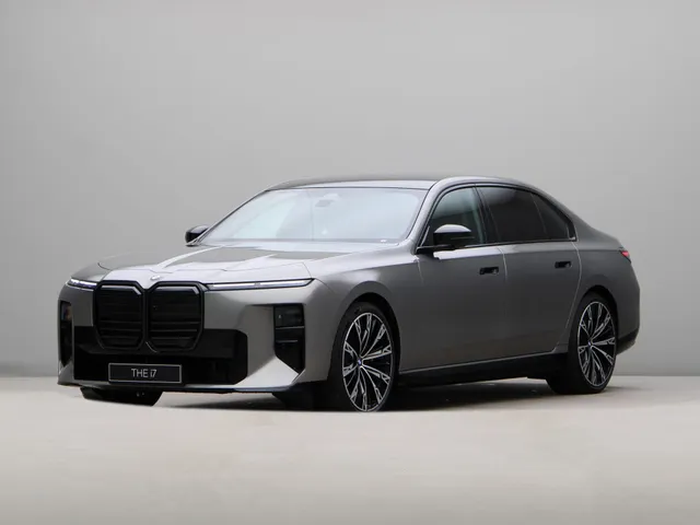 BMW i7