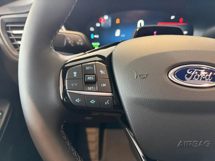 Ford Kuga 2.5 PHEV BlueCruise Edition | 5000,- Voordeel | 0,99% Rente | ZEER COMPLEET! | Handsfree Rijden | 2100kg Trekgewicht | BLISS | Trekhaak | Elek. Panoramadak | Elek. Stoel/Stuur/Voorruitverwarming | B&O | 20'' LMV |