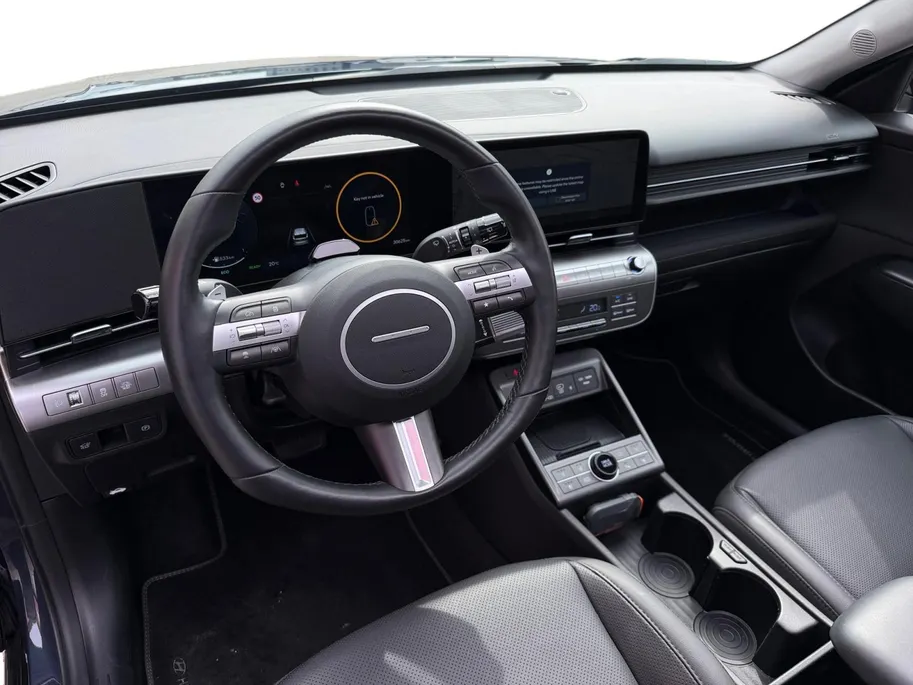 Hyundai Kona 1.6 GDI HEV Premium Sky | Navigatie | Apple Carplay & Android Auto | Schuif-kanteldak | Stoelverwarming & koeling | Lederen bekleding | Bose speakers | Geheugenfunctie stoelen |