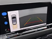 Volkswagen Golf Variant 1.5eTSI/130PK R-Line · Navigatie · Apple/Android Car Play · Camera + Parkeersensoren · Stoelverwarming ·  Garantie t/m 12-01-2028 of 100.000km