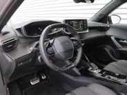 Peugeot 2008 1.2 PureTech GT | Automaat | Navi | Camera | Panoramadak | Dodehoek detectie | Cruise adapt. | 17' LM | LED |