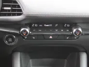 Mazda 3 2.5 e-SkyActiv-G M Hybrid 140 Exclusive-line | Nieuw | Stuur-/stoelverwarming | 360 Camera | Dodehoek detectie | HUD | Bose audio | 18' LM | LED |