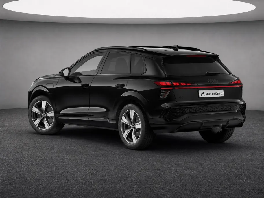 Audi Q3 1.5 200kW e-hybrid S edition 272 PK · Tech plus · Trekhaak Elek. wegklapbaar · Glazen panoramadak