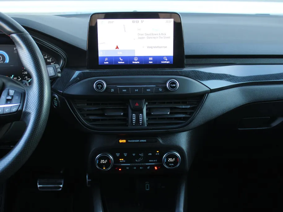 Ford Focus Wagon 1.0 EcoBoost ST Line Business | Stuur-/stoel-/voorruitverwarming | Camera | Clima | Draadloze telefoonlader | 17' LM | Navi |