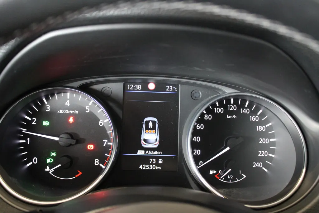 Nissan QASHQAI 1.3 DIG-T Design Edition | Trekhaak | Navigatie | 360grd camera | Zeer nette auto | pdc voor en achter | Climate controle | Cruise controle | Dealer onderhouden | I-key |
