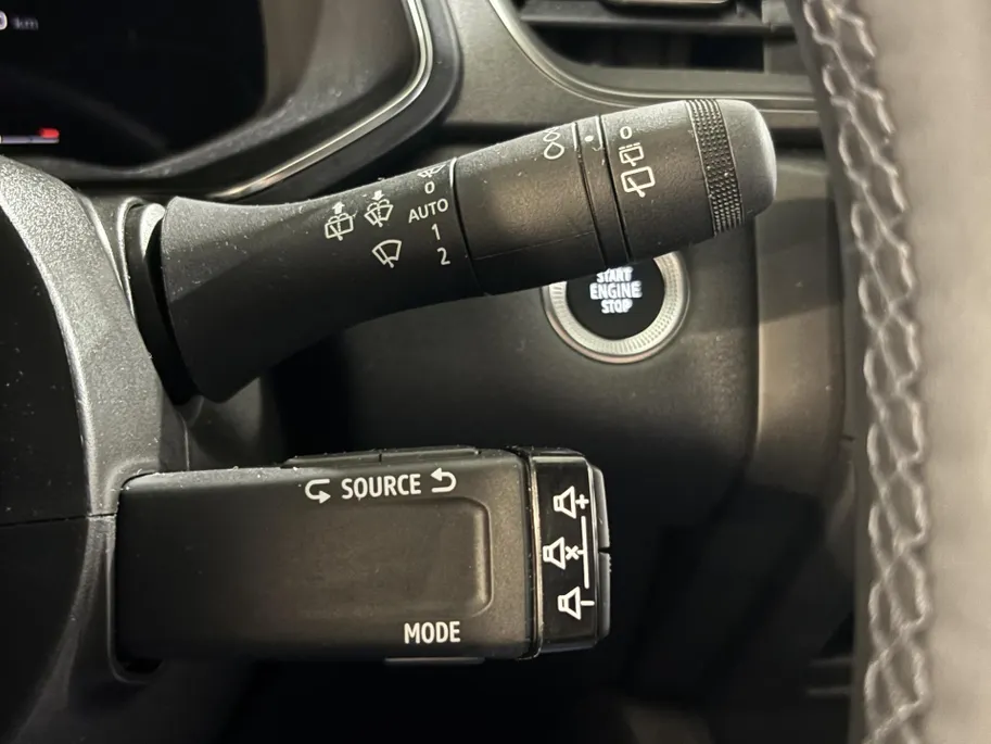 Renault Captur 90PK TCe Techno | Pack Winter | Navi | Climate Control | Camera | Parkeersensoren | Apple CarPlay/Android Auto | Lichtmetalen Velgen | Full LED | Armsteun | Digital Cockpit |