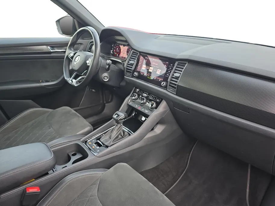 Škoda Kodiaq 1.5 TSI Sportline Business 7p. | Goed onderhouden! | Panoramadak | Trekhaak | Achteruitrijcamera | Elektr. Stoelen | 20'' velgen | 12 maanden garantie