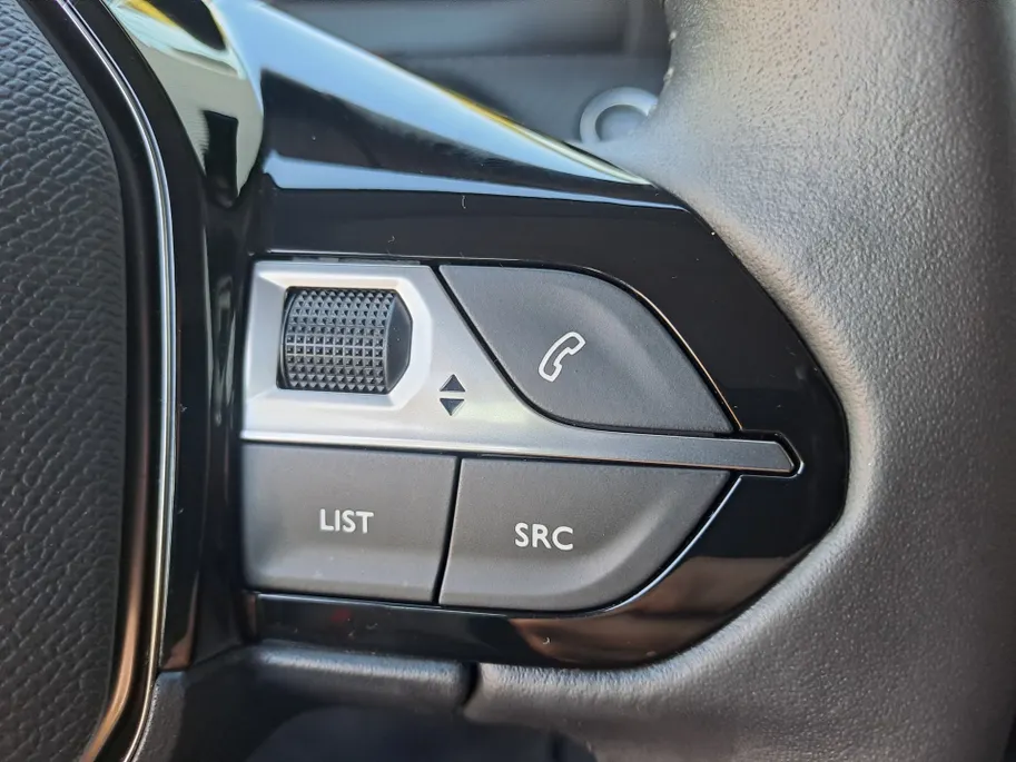Peugeot e-208 EV Active Pack 50 kWh | Cruise control | Navigatiesysteem | Keyless start | DAB | LM Velgen | 100% Elektrisch | SOH 95,6 %