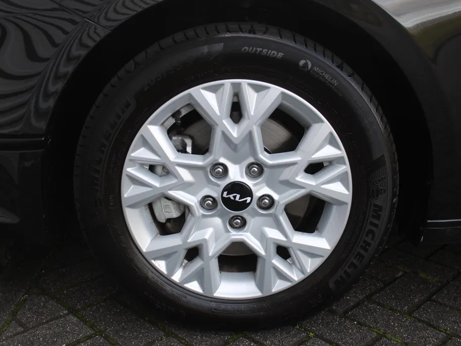 Kia Ceed Sportswagon 1.5 T-GDi DynamicPlusLine | Stoel- & stuurverwarming | Camera | Clima | Cruise adapt. | LED | Navi | Elek. achterklep | 16' LM |