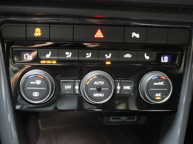 Volkswagen T-Roc 1.5 TSI DSG Sport | Navigatie | Airco | PDC + Camera | Stoelverw.