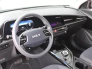 Kia Niro EV Light Edition 64.8 kWh | Camera | Cruise adapt. | Clima | 17' LM | Navi | Keyless | All season banden | 17% bijtelling |