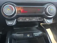 Kia Stonic 1.0 T-GDi MHEV DynamicLine | Cruise Control Adaptief | Achteruitrijcamera | Apple Carplay& Android Auto | LM Velgen | rijstrooksensor met correctie | Fabrieksgarantie t/m 15-02-2031 | Alseason Banden |