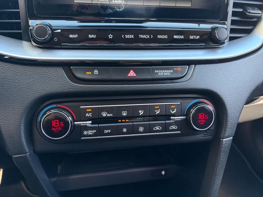 Kia XCeed 1.6 GDi PHEV Design Edition | Apple Carplay / Android Auto | Navigatiesysteem | Licht + Regensensor | Elektrisch Schuif / Kanteldak | Parkeersensoren Voor + Achter | Parkeercamera Achter | Dodehoekdetectie | Rijstrooksensor + Correctie | 18'Lichtmetalen V
