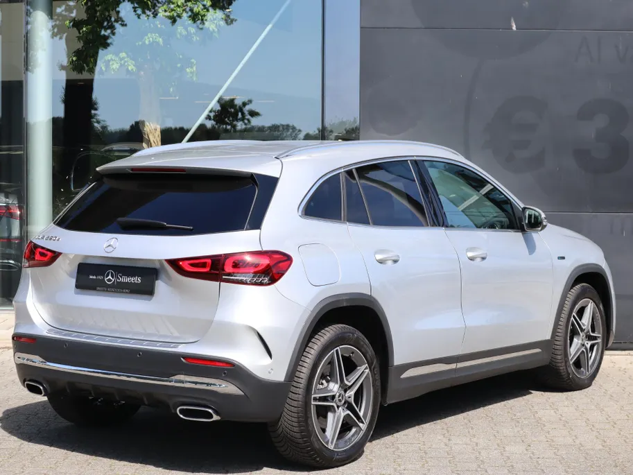 Mercedes-Benz GLA 250 e AMG Line l Stoelverwarming l Achteruitrij camera l Ambiente lichtpakket