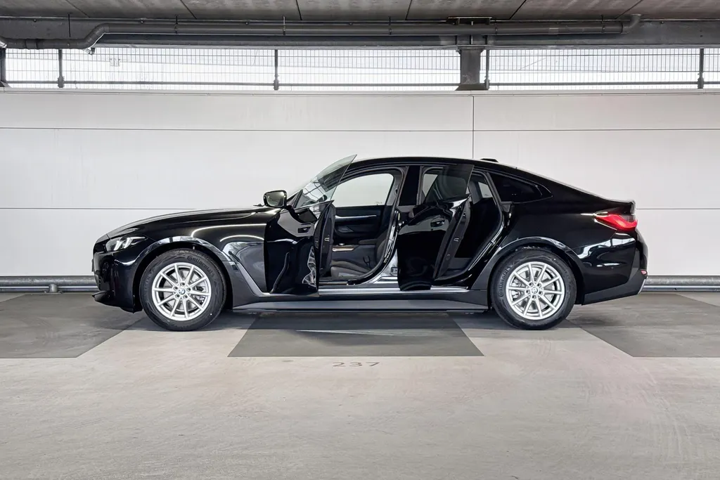 BMW i4 eDrive35 70 kWh