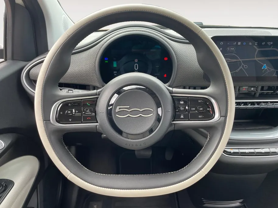 Fiat 500 La Prima 42 kWh *SOH 95%*Navi*Camera*Climate Control*Stoelverwarming*Carplay*Adapt.Cruise Control*Parkeersensoren*LM.Velgen*Zeer nette auto!