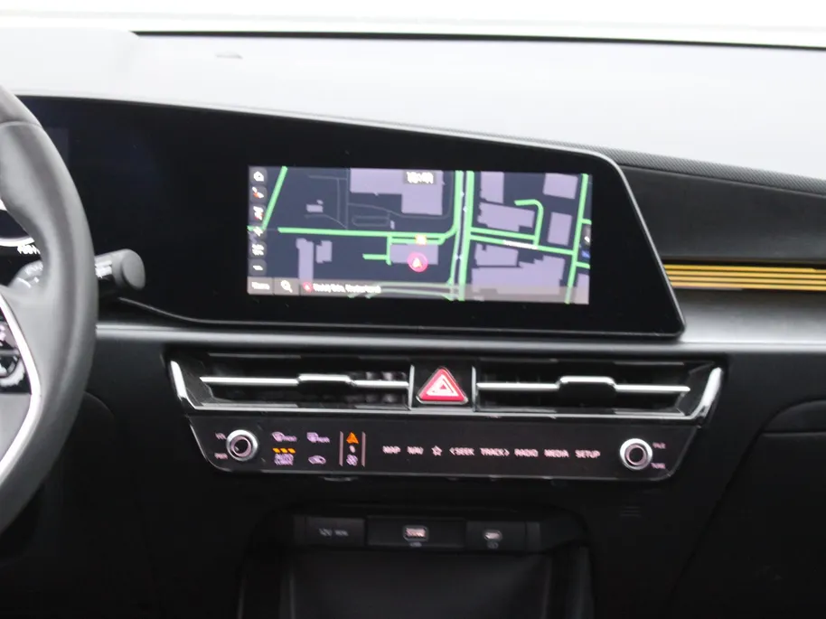 Kia Niro EV DynamicPlusLine 64.8 kWh | 17' LM | Schuif / Kantel dak | Navi | Cruise | Airco | Camera | 17% bijtelling |