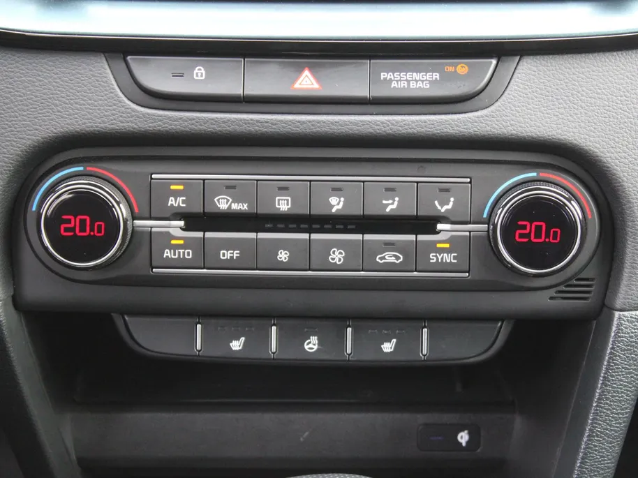 Kia Ceed Sportswagon 1.0 T-GDi MHEV Design Edition | Stuur-/stoelverwarming | Cruise adapt. | Camera | 16' LM | Elek. achterklep | JBL audio | LED |