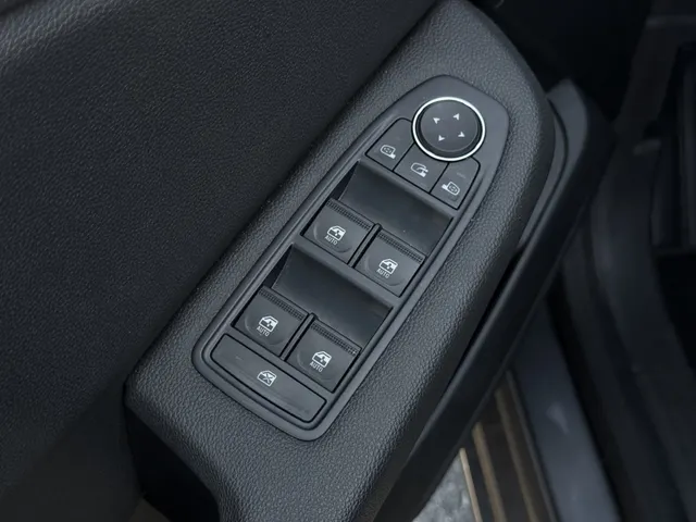 Mitsubishi Colt 1.6 HEV Intense+ | All Seasons