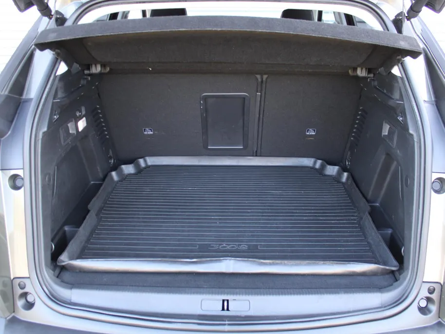 Peugeot 3008 1.6 e-THP Allure | Trekhaak | Navi | Elektr. achterklep | Camera | Apple Carplay/Android Auto | Cruise | 18' LM | All seasons |