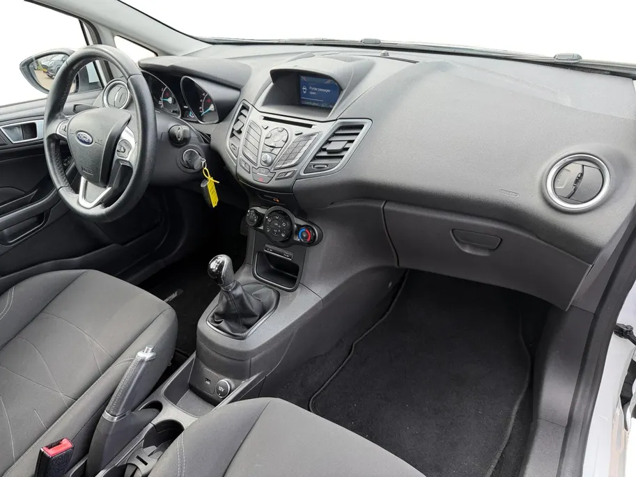 Ford Fiesta 1.0 Style Ultimate | Dealer onderhouden | NL auto | Navigatie | Parkeersensoren voor en achter | Achteruitrijcamera | 15' lichtmetalen velgen | Airco | Cruise control | Bluetooth | Privacy glas | Bovag garantie |