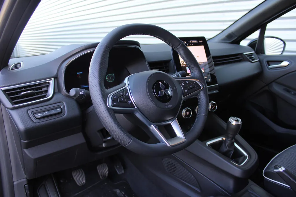 Mitsubishi Colt 1.0T MT First Edition | Stuur-/stoelverwarming | Camera | Clima | Dodehoek detectie | Draadloze telefoonlader | Cruise adapt. | 17' LM | LED |