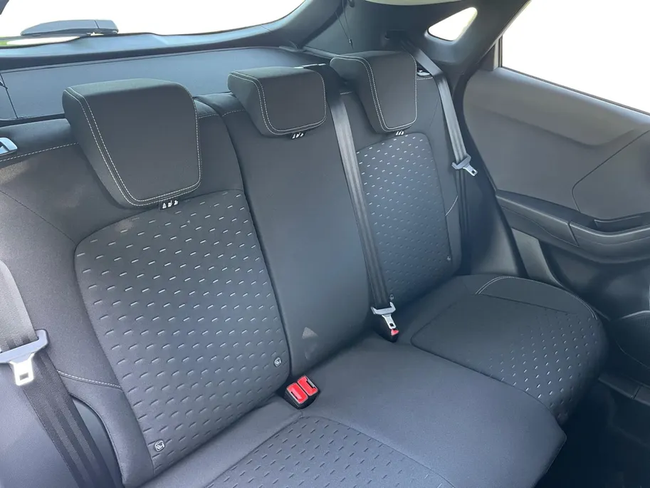 Ford Puma 1.0 EcoBoost Hybrid Titanium | 0,99 % Rente | 5.000 ,- KORTING | Winter Pack | Achteruitrijcamera | Apple Carplay & Android Auto |