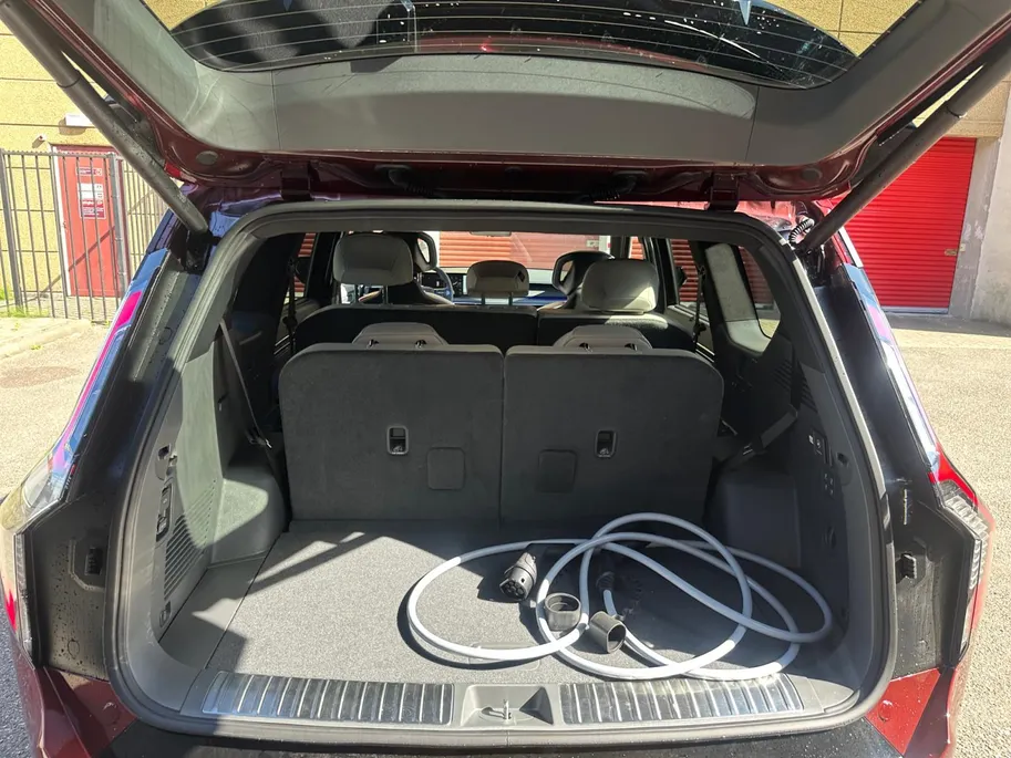 Kia EV9 GT-line AWD 99,8 kwh 7 zits | 385 PK | Geventileerde/verwarmde stoelen | Wireless Carplay & Android auto | 2.500 kg trekgewicht | Meridian | Fabrieksgarantie t/m 19-6-2033 +3x 1 jaar*  | NAP