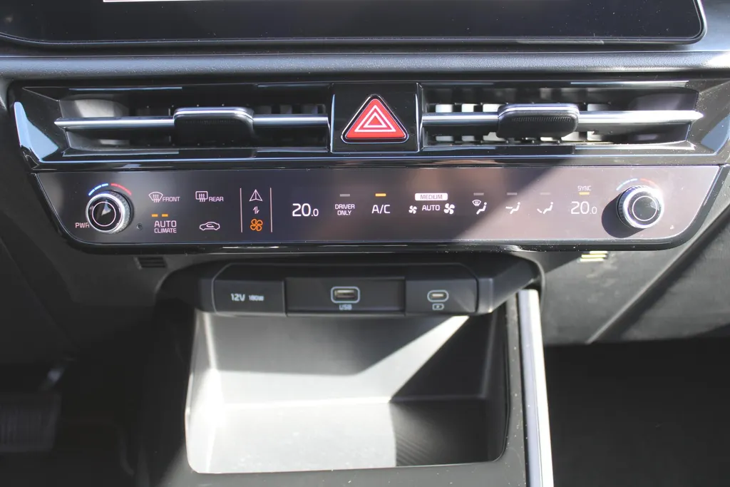 Kia Niro EV DynamicPlusLine 64.8 kWh | Airco | Navi | Camera | Cruise | 17' LM | PDC |