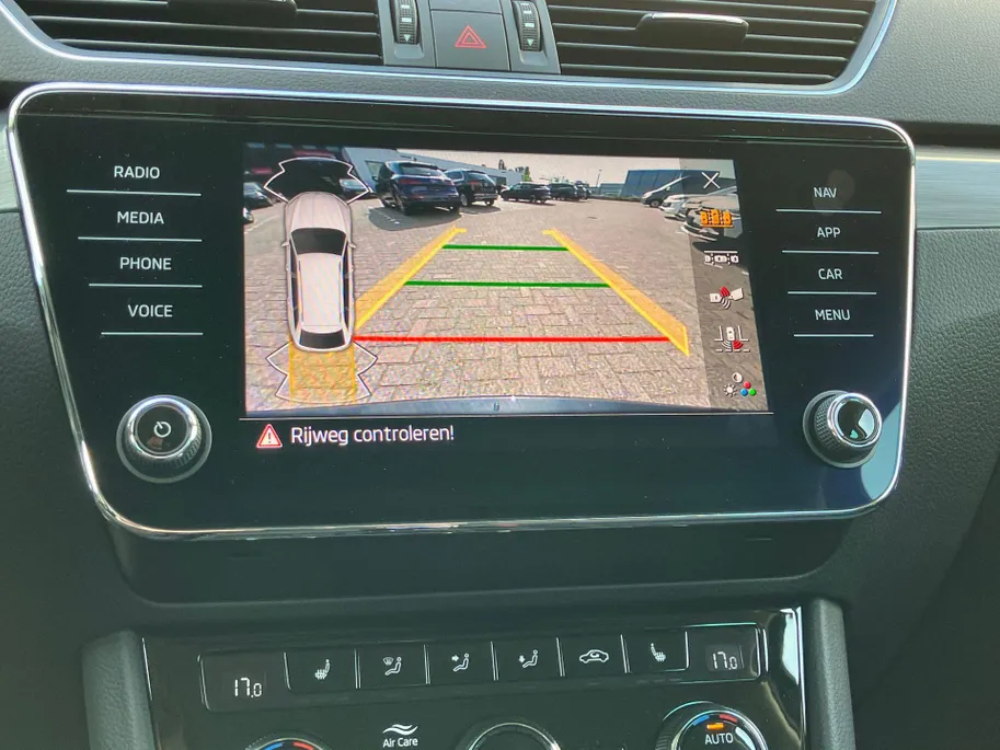 Škoda Superb Combi 1.4TSI 160kW/218PK iV Business Edition Plus · Navigatie · Apple/Android Car Play · Camera + Parkeersensoren · Garantie t/m 27-03-2028 of 60000km.