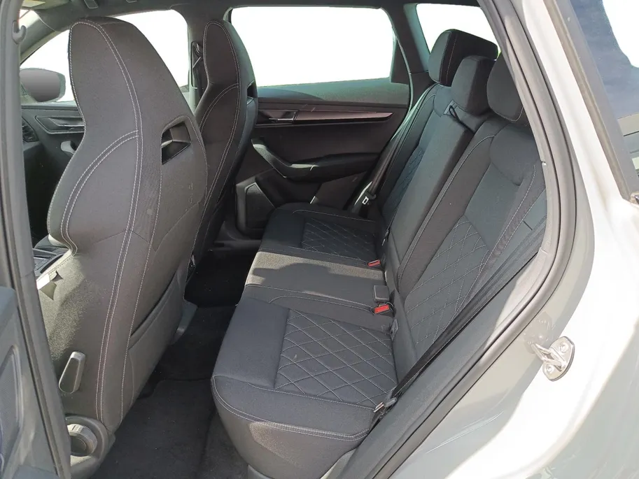 Škoda Karoq 1.5 TSI ACT Sportline Business | Apple Carplay/Android Auto | Elektrische achterklep | Airco (automatisch)