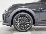 MINI Cooper 3-deurs C Favoured M