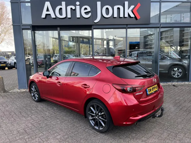 Mazda 3 2.0 SkyActiv-G 120 GT-M AUTOMAAT | TREKHAAK | 18' LM VELGEN | CAMERA | STOEL- en STUURVERWARMING | LEDER | Bose AUDIO | NED.AUTO | DEALER ONDERHOUDEN |