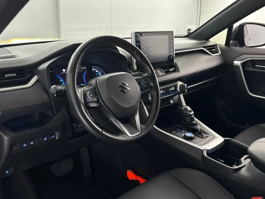 Suzuki Across 2.5 Plug-in Hybrid Style Automaat | Trekhaak | 19'' L.M. Velgen | Elektrische achterklep