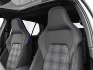 Volkswagen Golf 1.5 eHybrid 272pk DSG GTE · Panoramadak · Camera · Matrix LED · Stuur- & Stoelverwarming · Head-Up Display · Garantie t/m 09-09-2030 of 100.000km