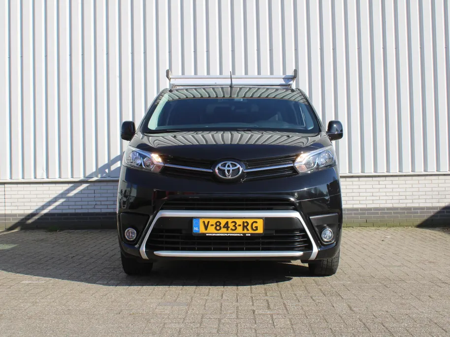 Toyota ProAce Worker 1.6 D-4D Professional | Trekhaak | Imperiaal | Zijwandbekleding | Betonplex vloer | PDC | Clima | Navi | 16' LM | All seasons |