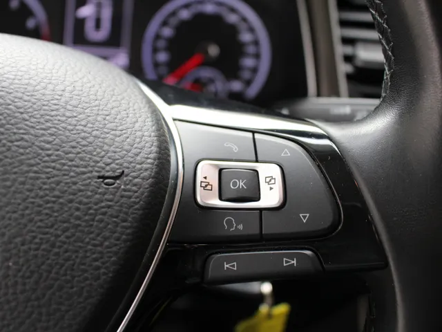 Volkswagen T-Roc 1.0 TSI Style | Airco | Navigatie | Trekhaak | PDC