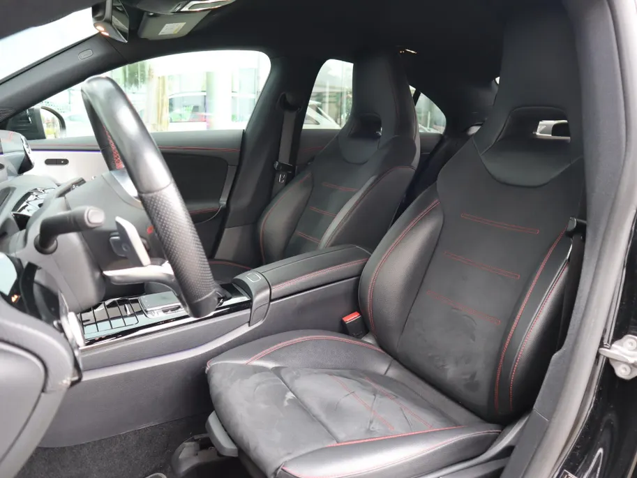 Mercedes-Benz CLA 200 Business Solution AMG l Keyless l Achteruitrij camera l Ambiente lichtpakket