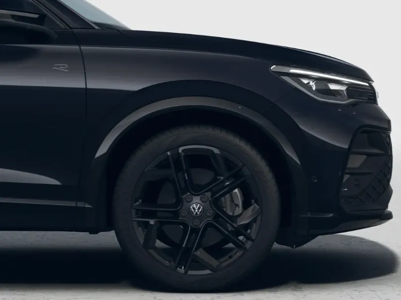 Volkswagen Tiguan R-Line Edition 1.5 eHybrid 272 PK 6 versn. DSG · Black Style Pakket · Comfort Pakket Plus · Interieur Style Pakket · Panoramaschuif-kanteldak · Soundsysteem 'Harman Kardon' · Trekhaak inklapbaar, met elektrische ontgrendeling, incl. aanhangermanoeuvreerhu