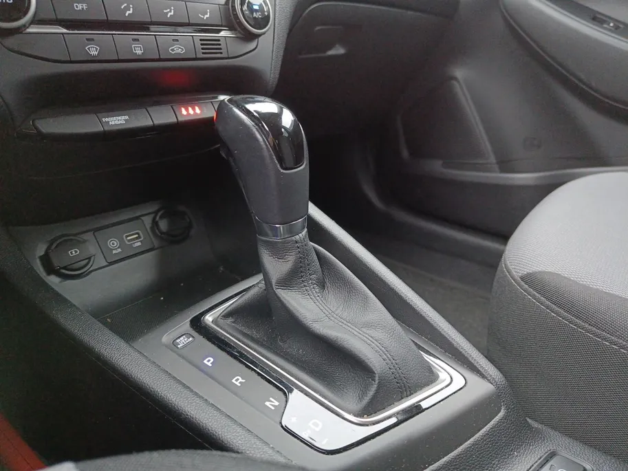 Hyundai i20 1.0 T-GDI Comfort Automaat | All weatherbanden | Trekhaakl | Navigatie | Camera |