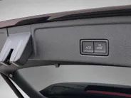 Volkswagen Touareg 3.0TSI 340kW/462PK R-line · Panoramadak · Trekhaak · Leder · Luchtvering