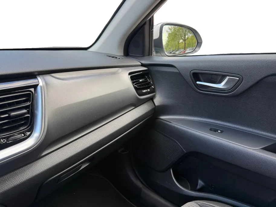 Kia Stonic 1.0 T-GDi MHEV DynamicLine Navigatie | Achteruitrijcamera | Lichtmetaal | Resterende fabrieksgarantie |
