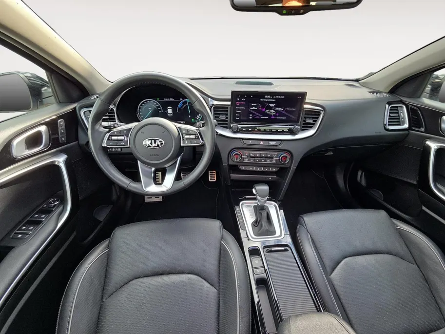 Kia XCeed 1.6i PHEV ExecutiveLine 1e Eigenaar | Dealer Onderhouden | Meest luxe uitvoering | Fabrieksgarantie | Stoelverwarming en Ventilatie | Carplay & Android | Camera | Dodehoek Detectie | Leder | Cruise Control Adaptief | Panorama Dak |