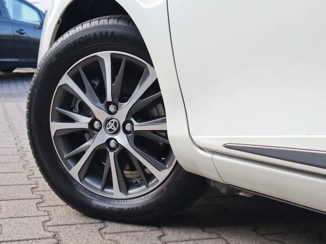Toyota Yaris 1.5 Hybrid Y20 Exclusive Bi-tone Cruise | Camera |Navi